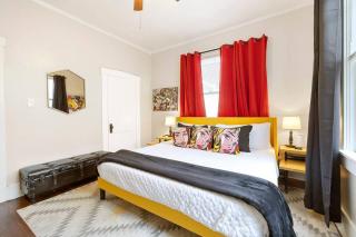 Midtown Bungalow with 1920's Charm - 4