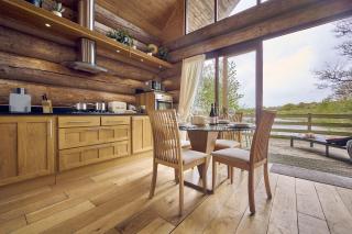 Alder Lodge with Hot-tub - 1