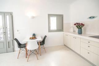 Shades of White Villas - Emporio Santorini - 2