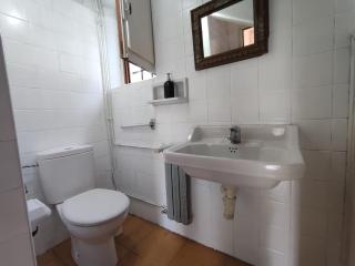 Charming 6-Bed Chalet in Llanes - 8