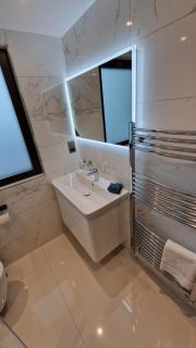 Deluxe House - Barkingside - 7
