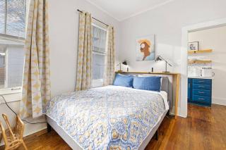 The Studio @CooperYoung- Cozy Apt with Pop of Art - 4