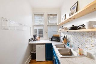 The Studio @CooperYoung- Cozy Apt with Pop of Art - 2