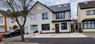 Deluxe House - Barkingside - 8