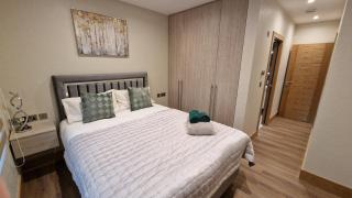Deluxe House - Barkingside - 2