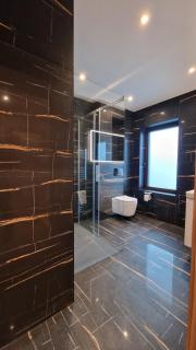Deluxe House - Barkingside - 1