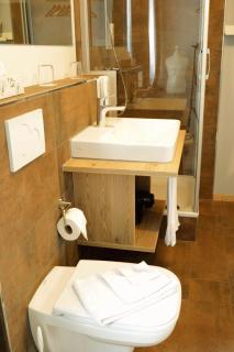 R & J Hotel - Rust - 4