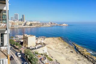 Beautiful 3BR Seafront Apt with Balcony in Sliema by 360 Estates - 6