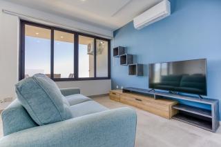 Beautiful 3BR Seafront Apt with Balcony in Sliema by 360 Estates - 1