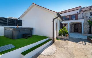 Amazing Home In Slivnica With Kitchen - Slivnica - 0