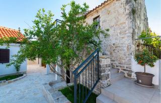 Amazing Home In Slivnica With Kitchen - Slivnica - 4