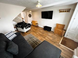 Bell Cottage-Chic Listed House with Harbour and River Views in Central Cowes - Walk to top restaurants - 1