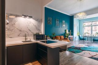Art Deco Grand Apartment large livingroom area , fireplace next Hero Square and City Park - 1