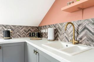 The Glasgow Rose- Stylish Penthouse 2 Bed City Centre Apartment with Free Parking & Lift - 9