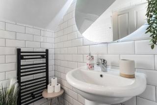 The Glasgow Rose- Stylish Penthouse 2 Bed City Centre Apartment with Free Parking & Lift - 8