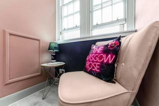 The Glasgow Rose- Stylish Penthouse 2 Bed City Centre Apartment with Free Parking & Lift - 1
