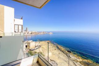 Seafront 3BR APT in Sliema with Private Balcony by 360 Estates - Sliema - 9