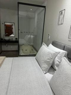 Chalé 01 com hidro e cozinha no coração de Penedo - 2