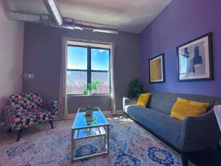 Spacious 3BR Chicago Apartment with Optional Parking Near McCormick Place, Soldier Field & UIC Campus - 4