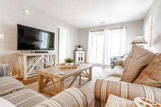 Oceanfront and Modern Top Location on Ocean Blvd w Pool - Myrtle Beach - 8