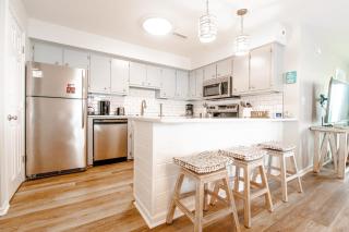 Oceanfront and Modern Top Location on Ocean Blvd w Pool - Myrtle Beach - 7