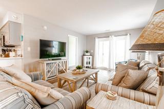 Oceanfront and Modern Top Location on Ocean Blvd w Pool - Myrtle Beach - 2
