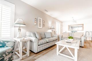 Oceanfront and Modern Top Location on Ocean Blvd w Pool - Myrtle Beach - 1