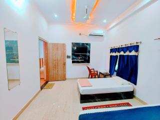 Shri Radhe Radhe Guest House In-front of Ram Janam Bhumi Main Gate Fully AC All Rooms - Ayodhya - 4