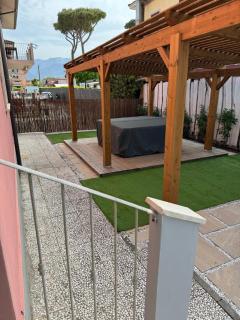 Bilocale completamente rinnovato a 100 metri dal mare con giardino - Marina di Massa - 3