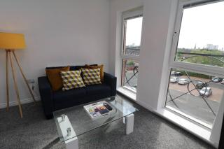 2 Bedroom Penthouse in Coventry - Private Parking - 5