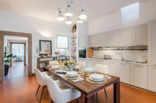 Georgia Modern Panoramic Penthouse with Elevator - 9