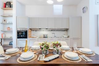 Georgia Modern Panoramic Penthouse with Elevator - 1