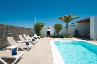 Villa Botanica - Spacious, Heated pool and BBQ, sunny terrace, garden & mountain views - Playa Blanca - 4