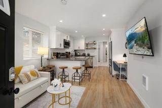 Brand New Designer's Modern 1BR Home 1min to I-5 - 8