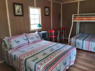 Camping Cabin with private Bathroom - 9