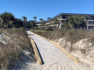 Beachin It!-Oceanview Updated 2024, King Bed Bikes - Hilton Head Island - 3
