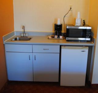 Days Inn & Suites by Wyndham Webster NASA-ClearLake-Houston - 8