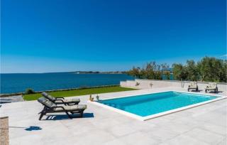 Luxurious beachfront Vila "Adria Maria " with sea view - by TA Leut Agency - Privlaka - 6