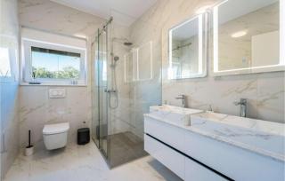 Luxurious beachfront Vila "Adria Maria " with sea view - by TA Leut Agency - Privlaka - 5