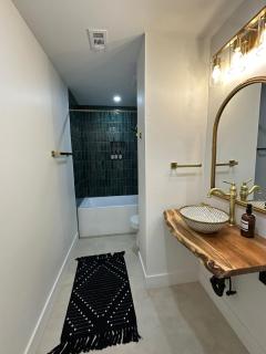 Magical 5BR W Pool, Hot Tub, Lake, Basketball Court - 5