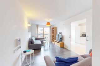 Spacious 3-Bed with balcony, 5-min walk to station - Londra - 4