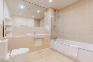Spacious 3-Bed with balcony, 5-min walk to station - Londra - 1