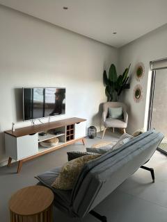 Ely's Grey by the Sea - 8