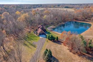 11 Acre Wood - Cabin getaway - fishing & swimming pond - hot tub - Fennville - 9
