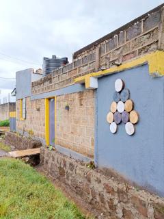 Wrech House Sagana 1989 - PAY BEFORE ARRIVAL -3 Rooms, 4 Beds, Kitchen & Bathroom - 2