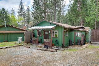 Cozy Cottage with Park Pass, 1 Mi to Jenkinson Lake! - Pollock Pines - 8