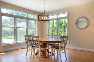 65 Bluff - 4 bedroom 3 bath vacation rental located just steps away from private beach access! - 4