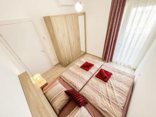 2 bedroom apartment 928 - Golem - 8