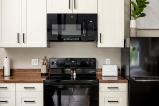 Modern & Cozy Studio Walk to Downtown & Beach - Traverse City - 2