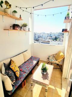 Stunning Room with private Bathroom and shared balcony, mainly with 3 adorable cats! - Lagos - 1